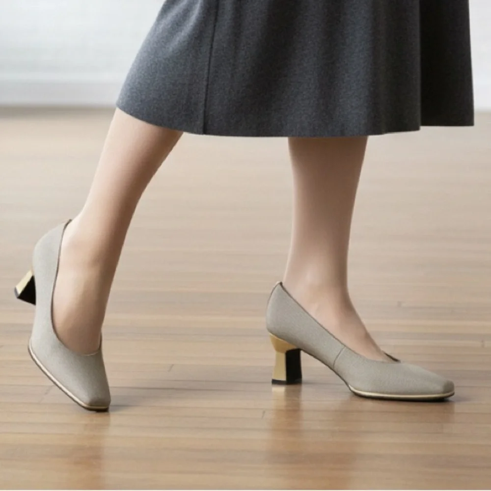 Stuart Weitzman Gold Textured Square Toe Block Heel Pumps Women's Size 8 B‎
